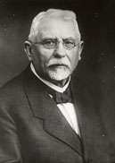 Dr. Paul Huchzermeier, der erste hauptamtliche Arzt in Bethel
