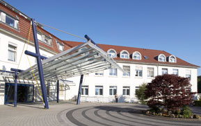 Der neu gestaltete Eingangsbereich des Krankenhauses Gilead, heute Teil des Evangelischen Krankenhauses Bielefeld
