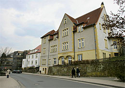 Haus Burg (rechts), Amtei (Mitte), Neue Hauptverwaltung (links)